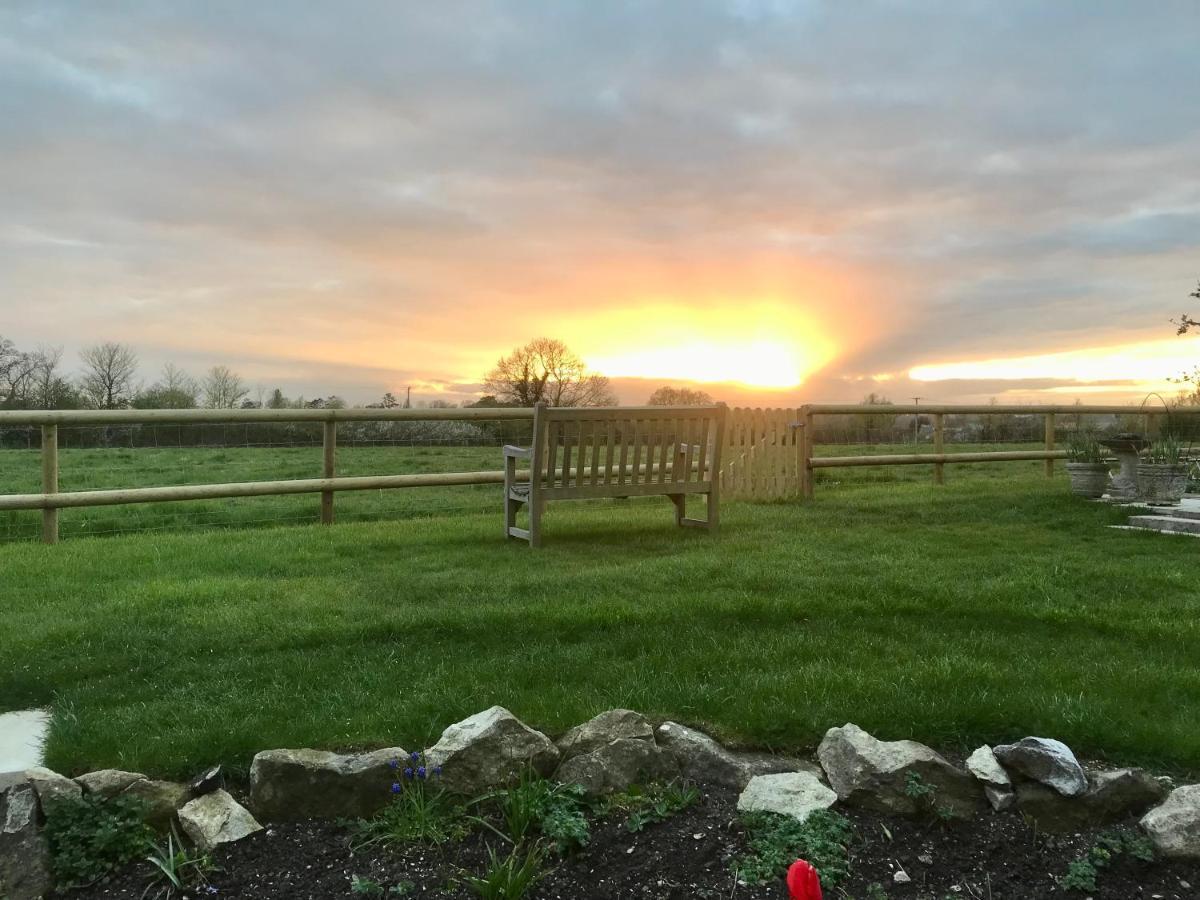 Charming Modernized Country Cottage Near Mere, Wiltshire Mere  Екстериор снимка